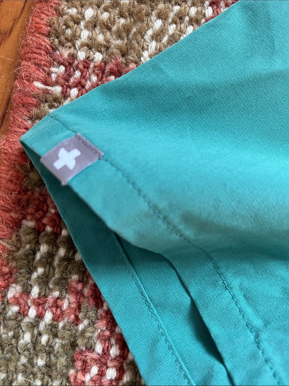 FIGS Catarina One Pocket Scrub Top FREEx Green Size M EUC Medical Uniform - Picture 5 of 8